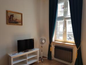 Televízia a/alebo spoločenská miestnosť v ubytovaní H&T Old Town Ogarna 97 + 12 fotografií