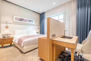 Jouri a Murwab hotel Doha客房内的一张或多张床位