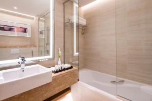 Jouri a Murwab hotel Doha的一间浴室
