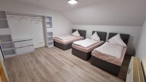 Ένα ή περισσότερα κρεβάτια σε δωμάτιο στο Pension-Maulburg