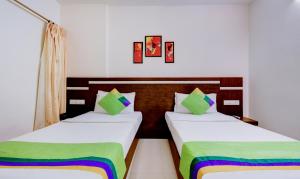 Treebo Primeland Suites客房内的一张或多张床位