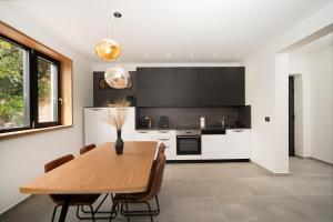 Kuchyň nebo kuchyňský kout v ubytování Apartments Marea