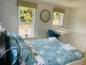 Fotografie z fotogalerie ubytování Cheerful 2-bed townhouse in Wakefield with parking v destinaci Wakefield