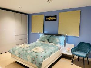 Fotografie z fotogalerie ubytování Cheerful 2-bed townhouse in Wakefield with parking v destinaci Wakefield