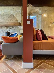 Posteľ alebo postele v izbe v ubytovaní Chambre Loulou • Maison Colombage