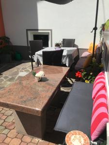 Ein Sitzbereich in der Unterkunft Waldhaus Lechner Steinerkogel
