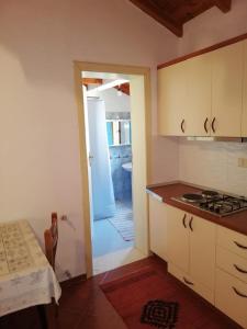 A kitchen or kitchenette at Sinan moraci