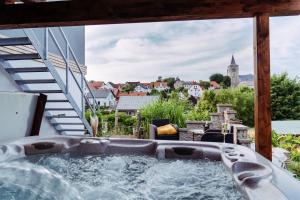 Bazén v ubytování Das Appartement nebo v jeho okolí