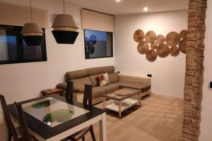 a living room with a couch and a table at Alojamiento Rural La Viña del Cerezo in Huelma