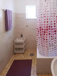 Kylpyhuone majoituspaikassa Apartments San Antonio