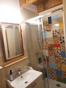 a bathroom with a sink and a shower at WIATR W KOMINIE dostęp do jeziora UBLIK in Konopki Wielkie +95 photos