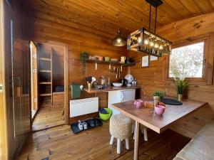 Kuchyň nebo kuchyňský kout v ubytování HYGGE Strand Camping