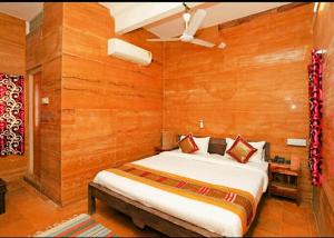 Cama o camas de una habitación en Hotel Heera Court