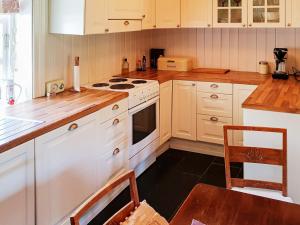 Kuchyň nebo kuchyňský kout v ubytování Holiday home Fonnes