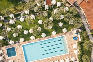 Bazén v ubytování Hotel Caravel nebo v jeho okolí