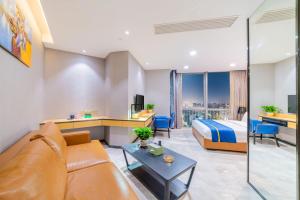 Posezení v ubytování Cloudy international apartment Beijing Rd A-mall