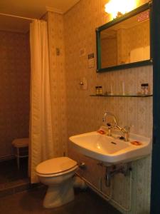 Bathroom sa Hotel Aliki
