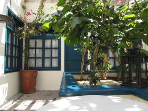 Aed väljaspool majutusasutust Hotel Aliki