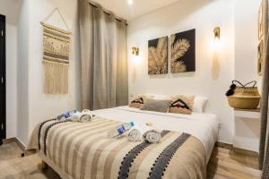 Ένα ή περισσότερα κρεβάτια σε δωμάτιο στο HSH Cosy Apartment Bidassoa Gambetta