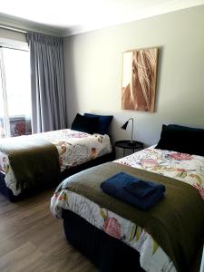 Un pat sau paturi într-o cameră la Fig Tree Farm B&B Highvale-Farmstay near Brisbane!