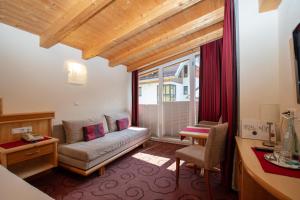 A seating area at Hotel Charly