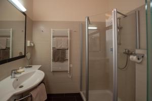 A bathroom at Hotel Charly