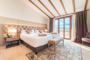 
a bedroom with a large bed and a large window at Hotel Creu de Tau Art&Spa-Adults only in Capdepera
