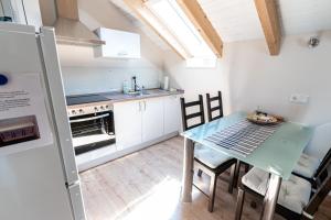 Kuchyň nebo kuchyňský kout v ubytování Ferienwohnung Bad Camberg - Apartment Goldener Grund