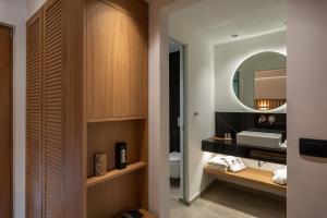 Koupelna v ubytování Sivota Kipoi Design Suites