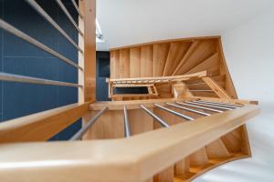 Palanda nebo palandy na pokoji v ubytování Ferienwohnung Bad Camberg - Apartment Goldener Grund