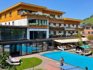 Bazén v ubytování Alpenresort Walsertal nebo v jeho okolí