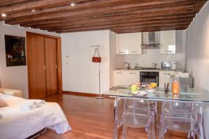 a kitchen with a table and chairs in a room at Appartamenti Superior in Via Garibaldi by Bricola Apartments in Venice