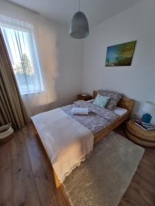 Posteľ alebo postele v izbe v ubytovaní Art Gallery Apartment