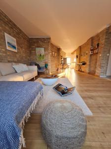 Posedenie v ubytovaní Art Gallery Apartment