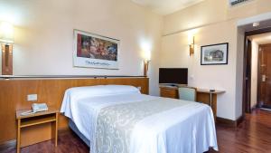 A bed or beds in a room at Bull Astoria