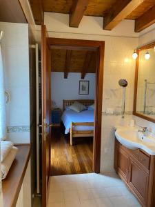 Ett badrum på Larici Rooms