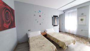 Fotografia z galérie ubytovania Hostal Martes Cáceres Plaza Mayor - Tercer piso SIN ascensor v destinácii Cáceres