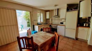 a kitchen with a table and chairs and a kitchen with a window at Residencial El L Ullal II Alquileres por semanas solo familias in Gandía