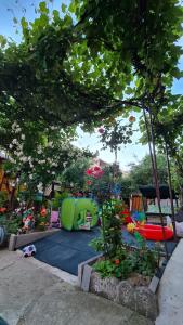 a garden with a playground with toys and flowers at Garsoniera cocheta zona Coresi mall in Braşov