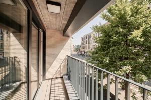 ein Blick vom Balkon eines Gebäudes in der Unterkunft BoLofts in Antwerpen