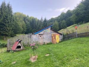 Vonkajšia záhrada v ubytovaní Vikendice Jasen