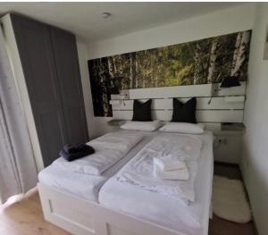 A bed or beds in a room at Appartamento Giovanna Rosegg