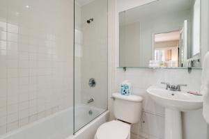 Vannituba majutusasutuses Crest Hotel Suites