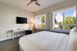 Voodi või voodid majutusasutuse Crest Hotel Suites toas