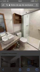 La salle de bains est pourvue d'un lavabo, de toilettes et d'une douche. dans l'établissement Salinas Exclusive Resort, à Salinópolis