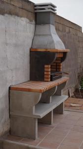a pizza oven sitting on the side of a wall at Cuencaloft Casa Rural Lagunas de Arcas in Arcas