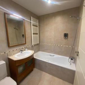 Apartamento Pirineos, Urb Las Margas Golf, Sabiñánigo ...