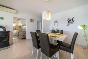 Ein Sitzbereich in der Unterkunft Apartment Seaside