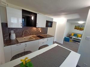 Kuchyň nebo kuchyňský kout v ubytování Apartmany Železná Ruda