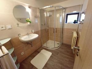 Koupelna v ubytování Apartmany Železná Ruda